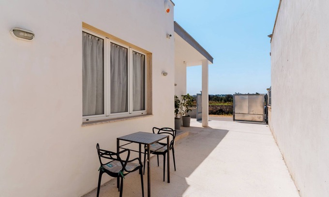 Sant'Isidoro Casa | Casa de vacaciones 'Lu Mare' con vistas al mar, jardín compartido y aire acondicionado