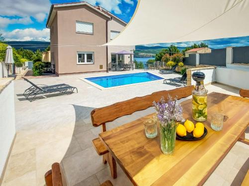 Pridraga Casa | Holiday Home Lucija by Interhome