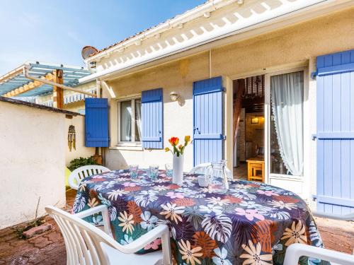 Les Mathes Casa | Holiday Home Lutins 5 by Interhome