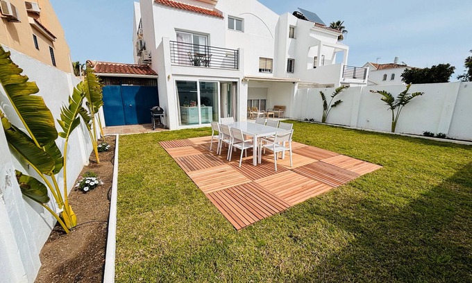 Guadalmar Villa | Casa de vacaciones "Lujosa y moderna casa familiar" con terraza privada, Wi-Fi y aire acondicionado