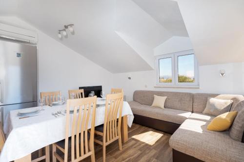 Slatine Casa | Holiday Home Lydia