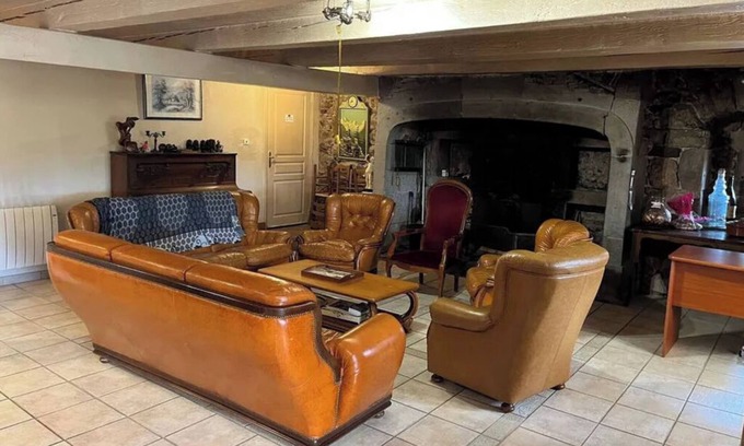 Chastreix Casa | Casa de vacaciones 'Maison De Famille De 1823' con terraza privada y Wi-Fi