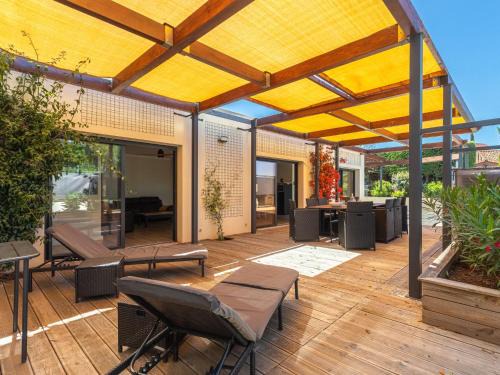 Cavaliere Casa | Holiday Home Maison Flocy by Interhome