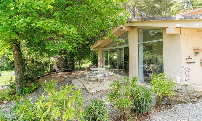 Apt Casa | Casa de vacaciones 'Maison Marvic, Le Tilleul T3' con vistas a la montaña, piscina y Wi-Fi