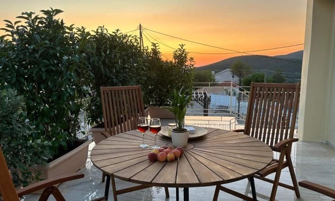 Leivathos Casa | Holiday Home 'Marble's Residence' with Mountain View, Wi-Fi and Air Conditioning