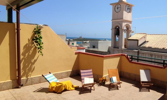 Portopalo di Capo Passero Casa | Holiday Home MarEmi Portopalo by Interhome