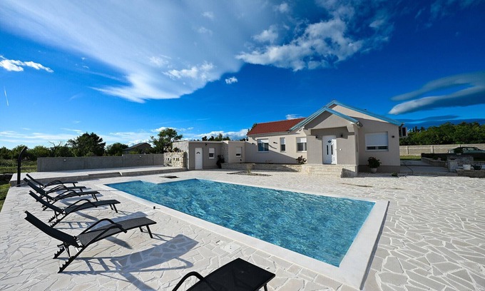 Benkovac Chalet De Esquí | Holiday Home Marija with pool 6+2