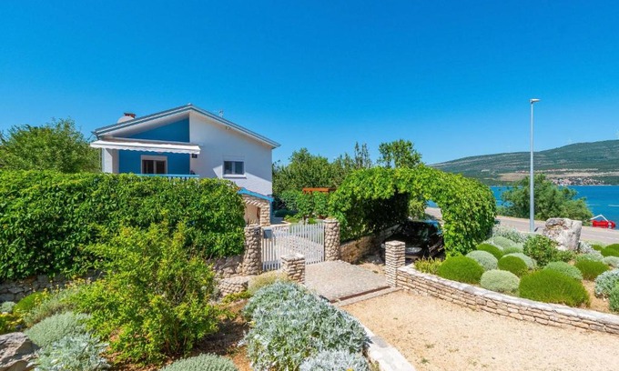 Pridraga Casa | Holiday Home Milka by Interhome