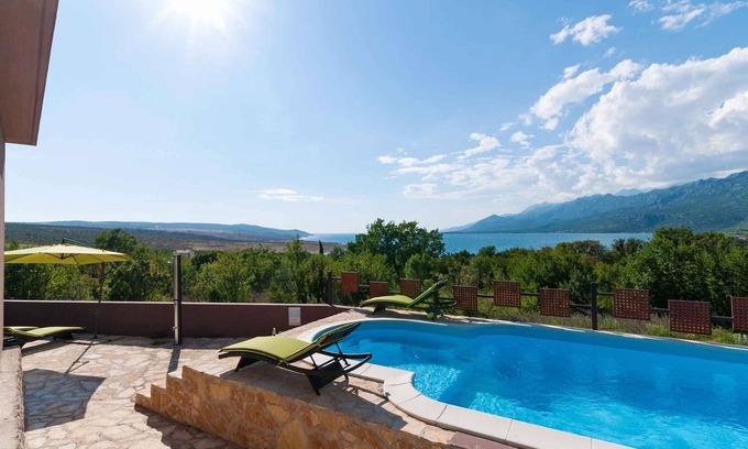 Rovanjska Casa | Casa vacacional para 8 personas con piscina y vistas al mar