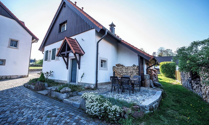 Olbersdorf Casa | Casa de vacaciones 'Mühlenhof' con vistas a la montaña, piscina compartida y Wi-Fi