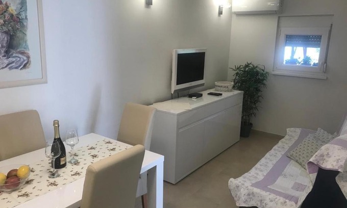 Cove Makarac (Milna) Casa | Holiday home Nadi - cosy & quiet