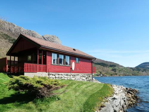 Hyllestad Casa | Holiday Home Nanna by Interhome
