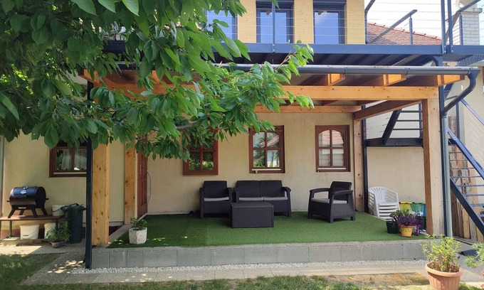 Balatonvilagos Casa | Casa vacacional cerca del carril bici de Balaton con habitaciones luminosas y confortables