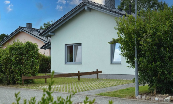 Zierow Casa | Holiday home near the beach with garden