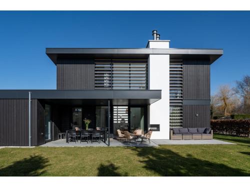 Kamperland Casa | Holiday Home near Veerse Meer with Garden