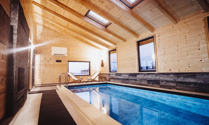 Vrbovec Casa | Holiday Home Nightswim Inn