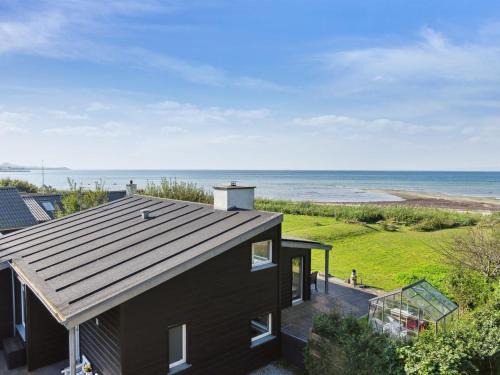 Skodshoved Casa | Holiday Home Nilson - 50m from the sea by Interhome