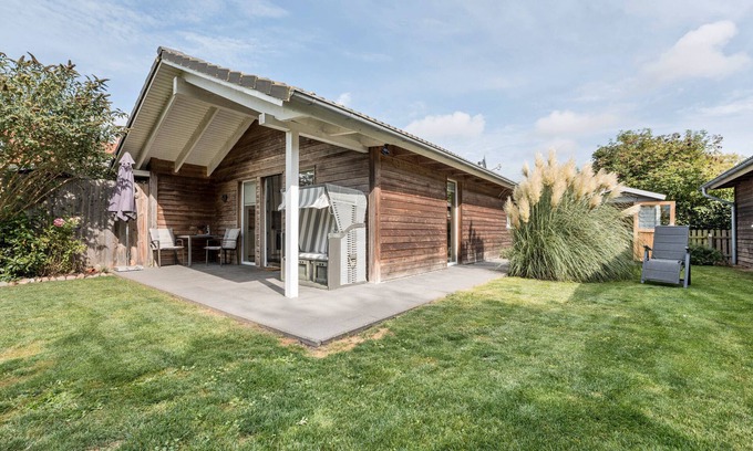 Daenschendorf Casa | Holiday Home 'Nordlicht' with Private Terrace, Garden and Wi-Fi