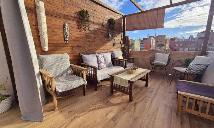 Aiora Casa | Casa de vacaciones 'Oasis De Valencia' con terraza privada, Wi-Fi y aire acondicionado