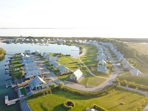 Tholen Casa | Holiday Home Oesterdam Resort by Interhome