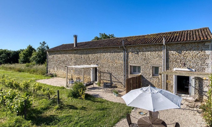 Savigne Casa | Holiday home on a vineyard