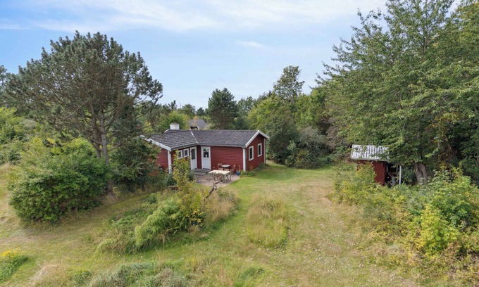 Faarevejle Casa | Holiday home on adventurous plot near beach