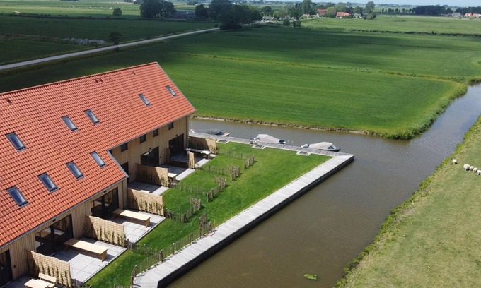 Leons Casa | Villa moderna en las aguas de Frisia con balandra (de pago)