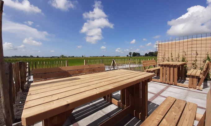 Leons Casa | Holiday home on the Frisian water with terrace