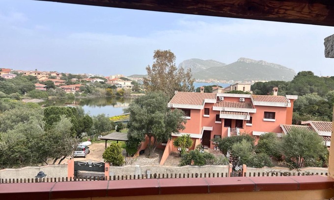Baia Caddinas Casa | Casa de vacaciones 'Orizzonti 32' con vistas al mar y terraza privada