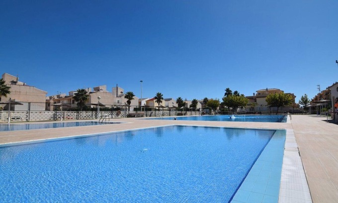 Monte Faro Casa | Casa de vacaciones 'Preciosa Vivienda Unifamiliar' con vistas a la montaña, piscina y Wi-Fi