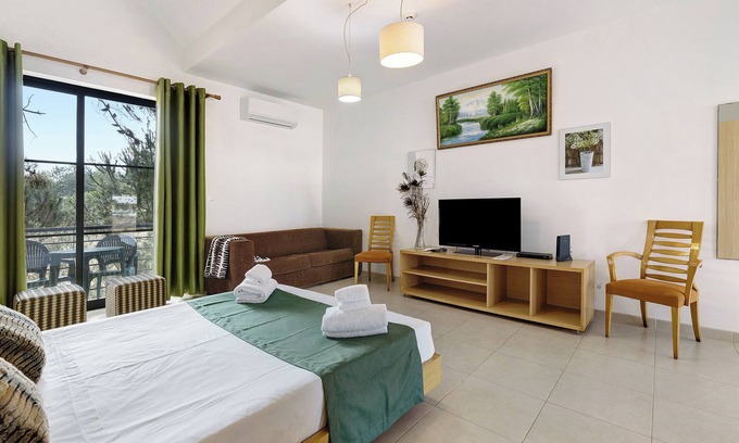 Quinta do Anjo Apartamento | Casa de vacaciones "Palmela Village" con piscina compartida, balcón y Wi-Fi