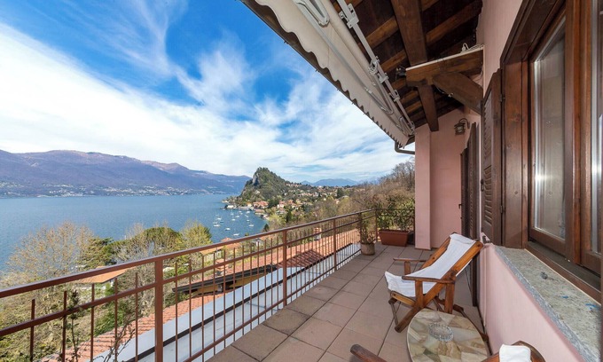 Castelveccana Casa | Casa de vacaciones Parco Azzurro cerca del lago con piscina y Wi-Fi