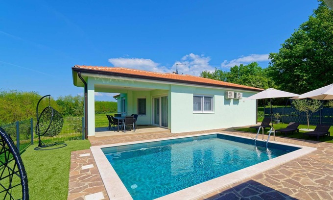 Radini Casa | Holiday Home Petar - Three Bedroom House with Pool