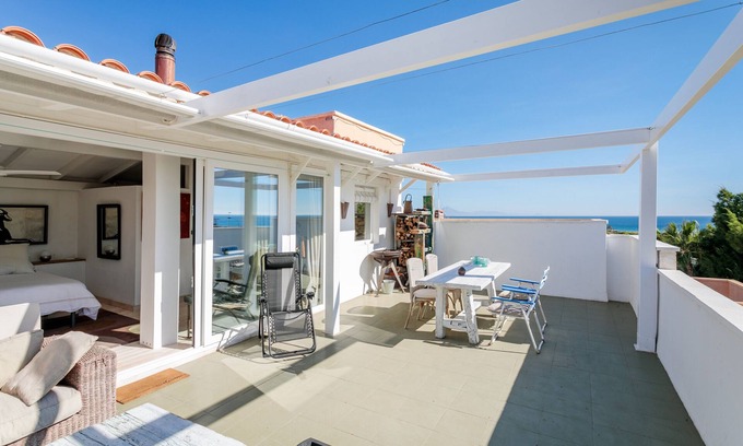 Los Arenales del Sol Casa | Casa de vacaciones 'Pinos Y Mar' con vistas al mar, Wi-Fi y aire acondicionado