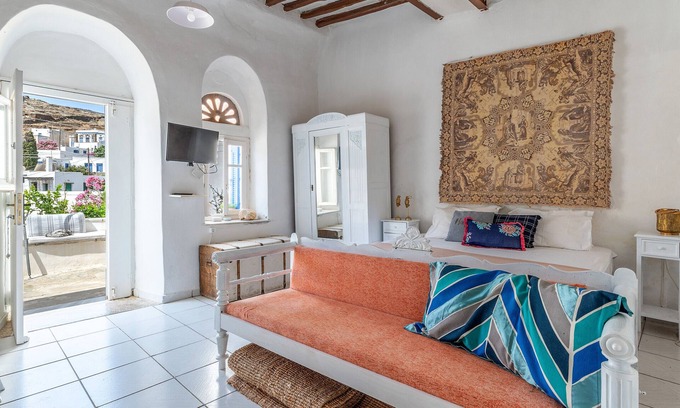 Megas Yialos-Nites Casa | Casa de vacaciones 'Platia Tinos Cycladic Cottage' con vistas a la montaña, terraza privada y balcón