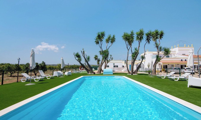 Luz de Tavira Casa | Casa de vacaciones 'Quinta Alegre Tavira T1' con piscina compartida, Wi-Fi y aire acondicionado.