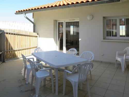 Biscarrosse Plage Casa | Holiday Home Résidence Plage Océane-3 by Interhome