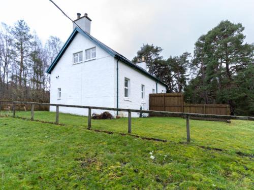 Alvie Casa | Holiday Home Railway House by Interhome