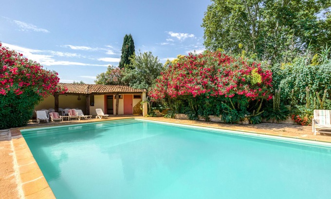 Fourques Casa | Casa de vacaciones 'Réattu' con piscina compartida, Wi-Fi y aire acondicionado