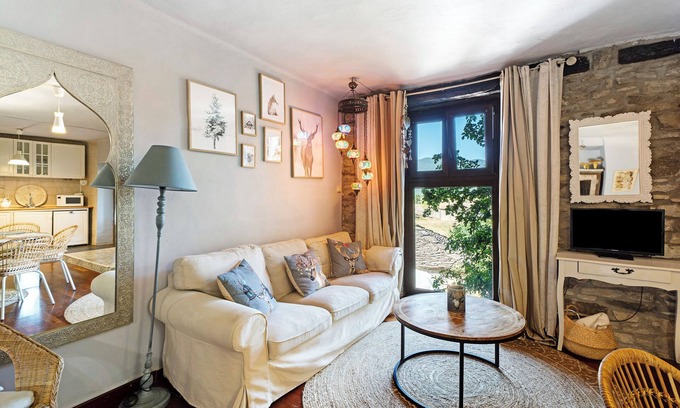 Caldearenas Casa | Casa de vacaciones 'Regalate Paz' con vistas a la montaña, piscina compartida y Wi-Fi