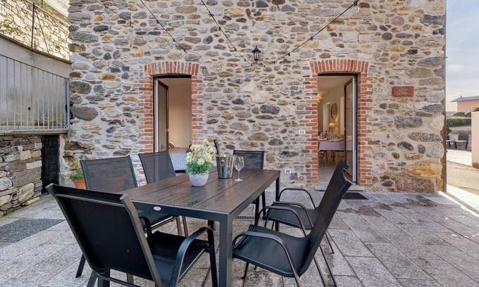 Comero Casa | Casa de vacaciones 'Residenza Jasmine Grey Apartment' con jardín privado y Wi-Fi