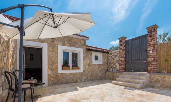 Danilo Casa | Holiday Home Rider - Two Bedroom Holiday Home with Outdoor Pool