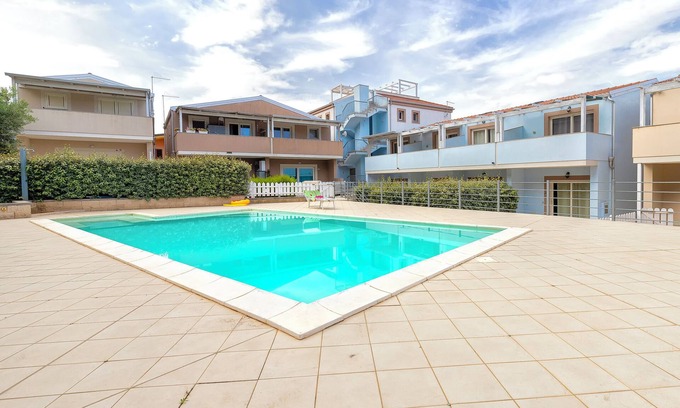 Viddalba Casa | Casa de vacaciones 'Romantica Casa Al Mare' con piscina compartida, Wi-Fi y aire acondicionado