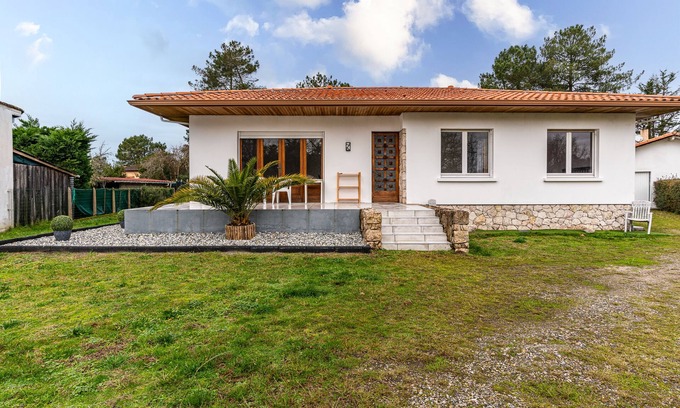 Onesse-et-Laharie Casa | Holiday Home 'Rosa' with Shared Terrace, Private Garden and Wi-Fi