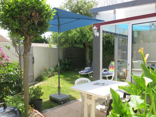 Bourgenay Casa | Holiday Home Roses Tremières by Interhome