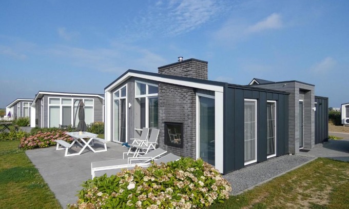 Wemeldinge Casa | Holiday Home Ruisweg 13 by Interhome