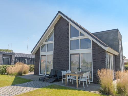 Wemeldinge Casa | Holiday Home Ruisweg 16 by Interhome