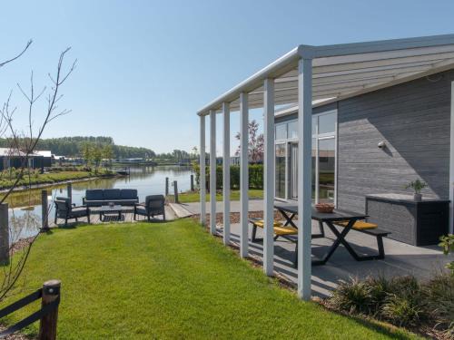Wemeldinge Casa | Holiday Home Ruisweg 38 by Interhome