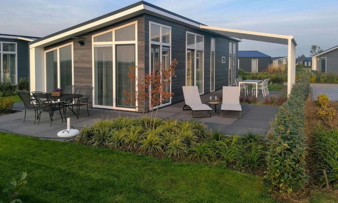 Wemeldinge Casa | Holiday Home Ruisweg 45 by Interhome