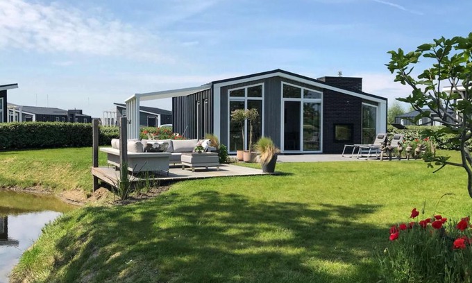 Wemeldinge Casa | Holiday Home Ruisweg 89 by Interhome
